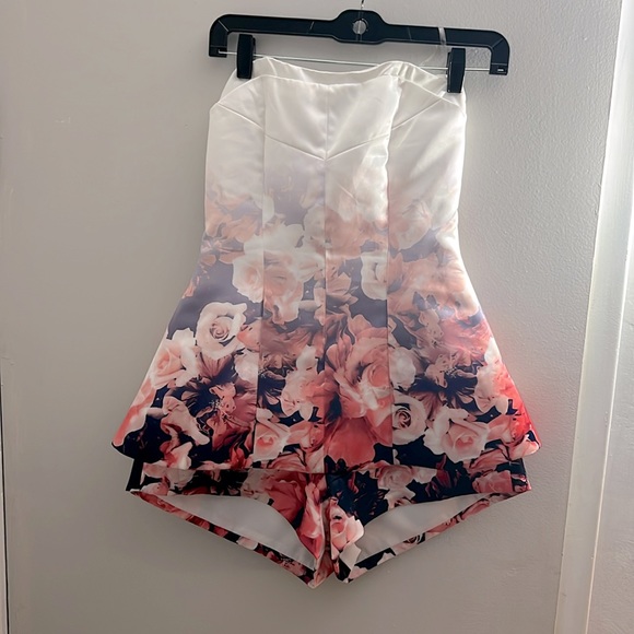 L’ATISTE BY AMY Floral Romper size S - Picture 1 of 9